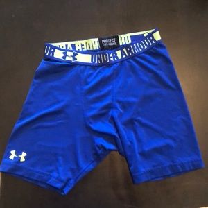 Men’s Under Armour compression shorts. Size-L